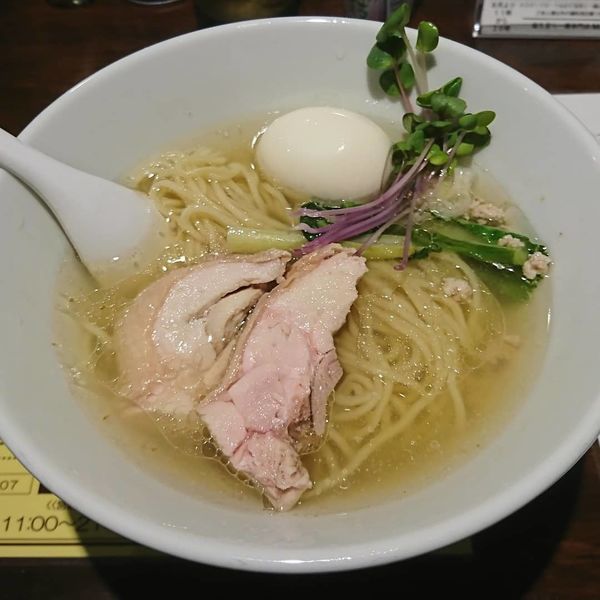 「塩生姜らー麺 味玉」@塩生姜らー麺専門店MANNISHの写真