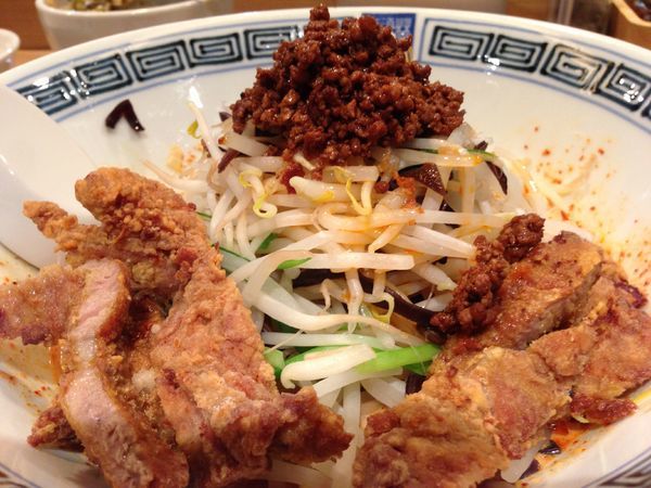 「汁なし排骨担々麺」@希須林 赤坂店の写真