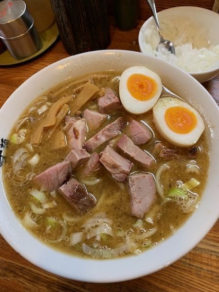 「乱切りちゃあしゅう麺・肉小750円 醤油玉子80円」@麺 髙はしの写真