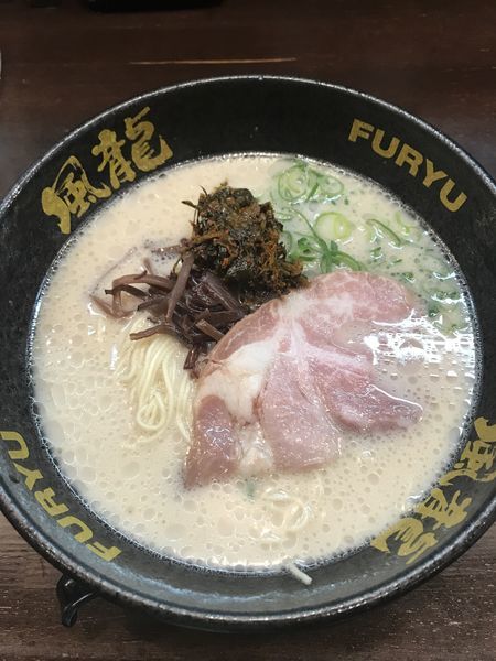 「とんこつラーメン+替玉（¥630+¥0)」@とんこつラーメン博多風龍 上野店の写真