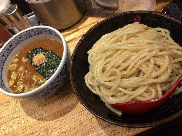 「つけ麺中盛」@つけ麺専門店 三田製麺所 有楽町店の写真