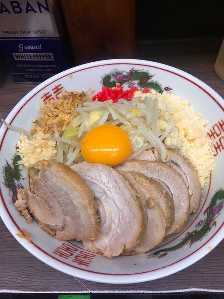 「小豚汁なし麺半分カタメニンニクベニ＋粉チーズ(最後スープ割)」@ラーメン二郎 横浜関内店の写真