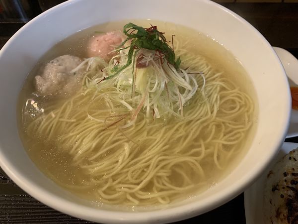 「あら炊き塩ラーメン 焼きおにぎり」@麺屋 海神の写真