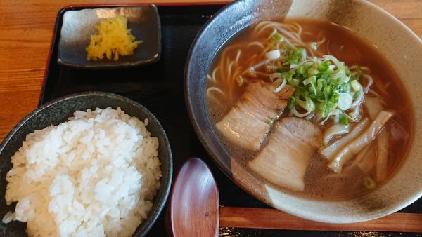 「中華そば (1玉) 550円 + ライス 150円」@もりの写真