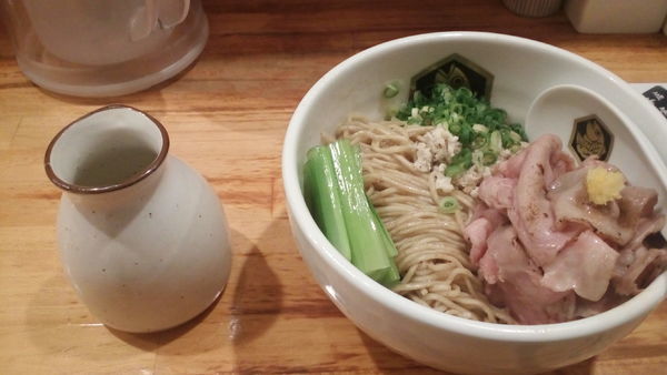 「鯛油そば(750円)+大盛(100円)」@真鯛らーめん 麺魚の写真