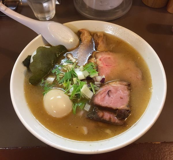 「こく塩(かしわ餅ver.)＋本日の特製トッピング」@鶏こく中華 すず喜の写真