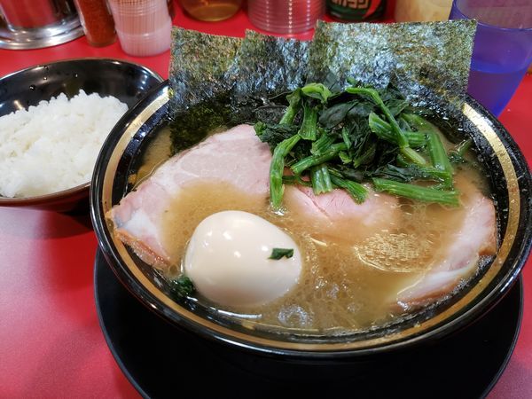 「チャーシュータマゴ半ライス」@家系ラーメン とらきち家の写真