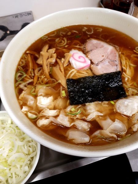 「ワンタン麺1050円+ネギ(サービス)」@田無大勝軒の写真