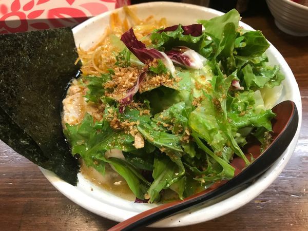 「塩ラーメントリュフオイル掛け＋具だくさん」@『   』（無銘）の写真