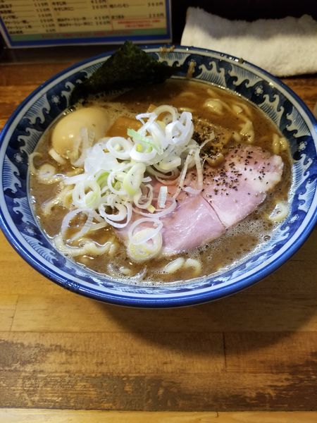 「燻製味玉ラーメン」@兎に角 松戸店の写真