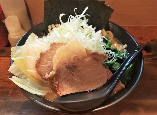 「醤油豚骨キャベチャーラーメン」@横浜家系らーめん 極楽家の写真