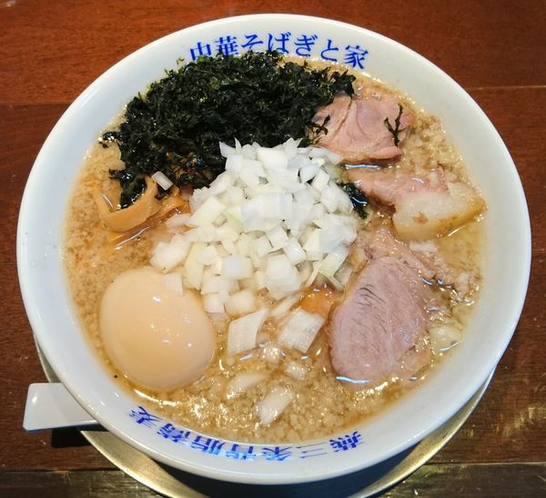 「特製背脂煮干しそば」@燕三条中華そば ぎと家 武里本店の写真