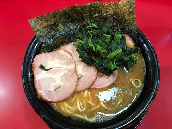 「中盛チャーシューメン 950円 ほうれんそう 70円」@家系ラーメン とらきち家の写真