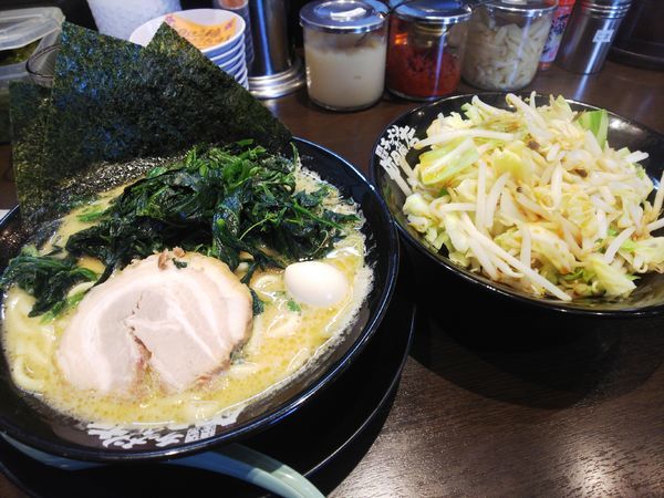 「ラーメン醤油＋モヤキャベ」@町田商店 入間店の写真