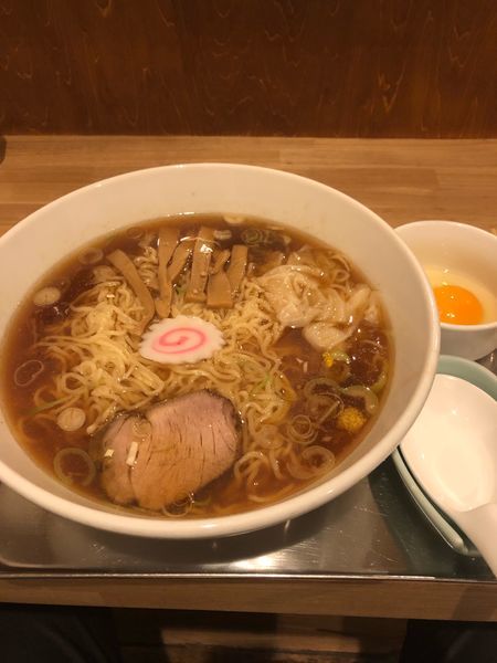 「中華麺大盛り970円 ワンタン100円 生卵50円」@三鷹大勝軒の写真