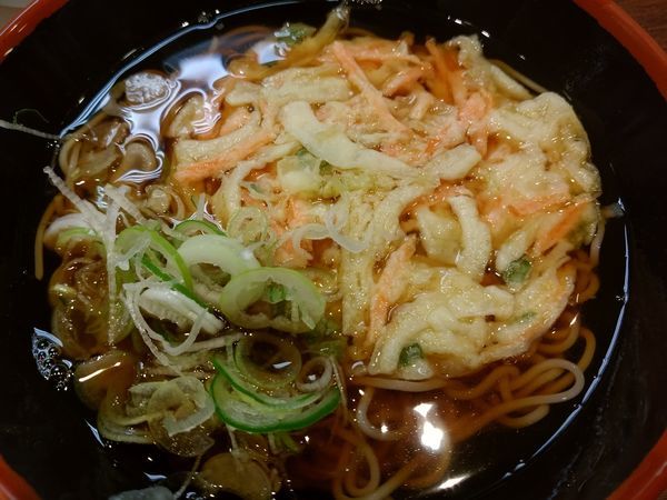 「野菜かき揚げそば500円」@グル麺 東京の写真