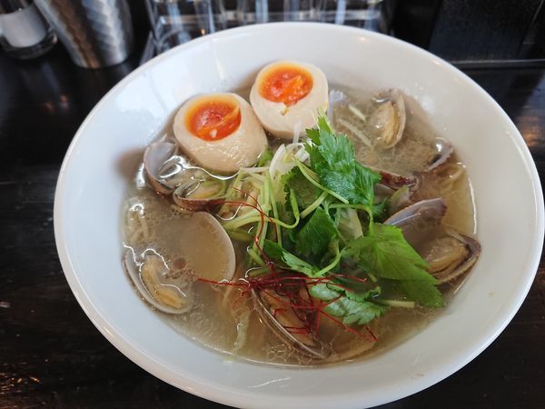 「【限定】濃厚あさりらーめん850円＋味玉 他いろいろ」@麺や 笑 ～Sho～の写真