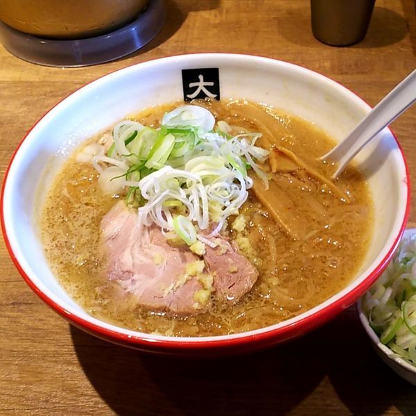 「味噌らーめん(大盛)＋ネギ(別皿)」@大島の写真