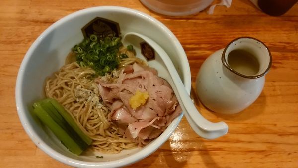 「縞鯵油そば」@真鯛らーめん 麺魚の写真