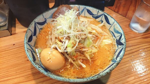 「味噌ラーメン (味玉トッピング)」@豆でっぽうの写真