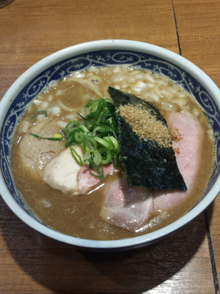 「【限定】濃厚鮪×豚骨そば850円」@寿製麺よしかわ 川越店の写真