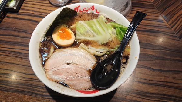 「黒とんこつラーメン800」@まるげんらーめんの写真