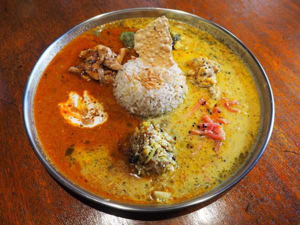 「カレープレート（チキンカレー×豆とアサリのカレー）」@カレー屋バンバンの写真