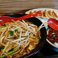 もやしそば+大盛り+ミニ麻婆カレー丼+餃子