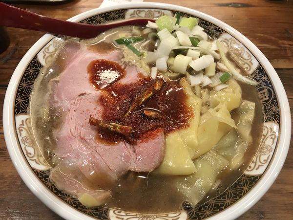 「すごい煮干ラーメン（大盛、1辛）」@ラーメン凪 大宮店の写真