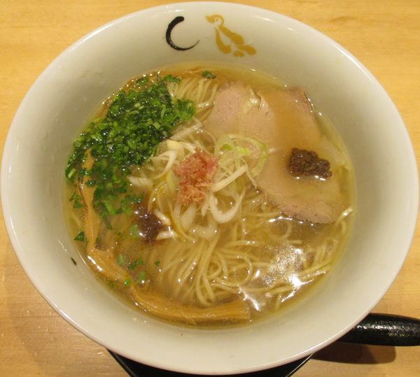 「真鯛と蛤の塩そば　900円」@SOBAHOUSE 金色不如帰 新宿御苑本店の写真