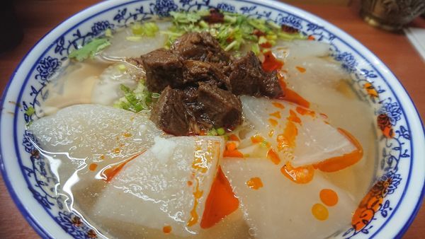 「牛大（蘭州牛肉麺）＋大盛り、大根」@蘭州料理 ザムザムの泉の写真