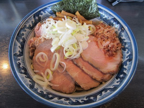 「油そば（７９０円）＋チャーシュー増し２９０円」@油そば 兎に角 南守谷店の写真