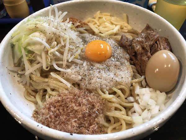 「まぜ豚そば（中盛）＋味玉＋追い飯¥1,100」@まるぶし とんやの写真