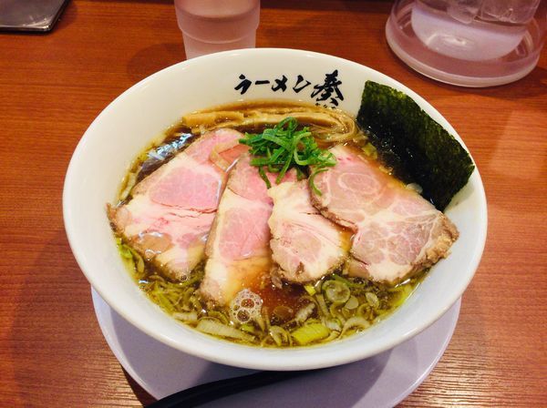 「しょうゆラーメンwithチャーシュー増し」@ラーメン 奏の写真