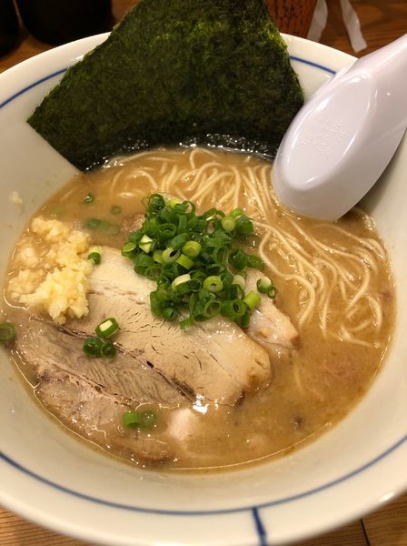 「純系豚骨らーめん」@別邸三く 豚骨らーめん 真真の写真