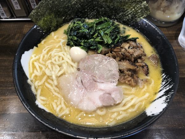 「家系豚骨塩（大盛）」@横浜家系ラーメン クマガ家の写真