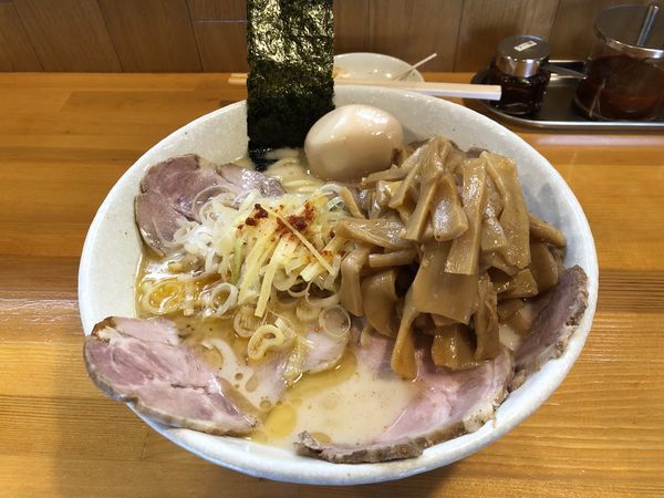 「塩ラーメン+チャーシューメンマ+ビール」@麺屋 永太の写真