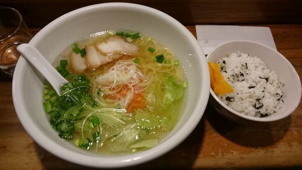 「塩ラーメン+ワカメご飯750円」@らーめん おが多 キスケBOX店の写真