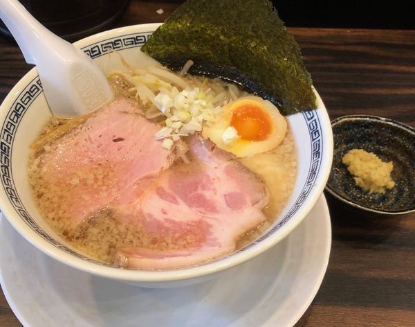 「背脂醤油（固め・濃いめ￥750）」@稲荷屋の写真