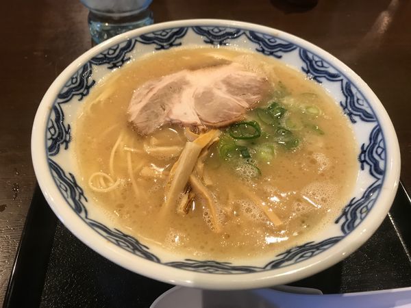 「博多らぁめん 粉落とし」@博多麺房 赤のれん 丸ビル店の写真