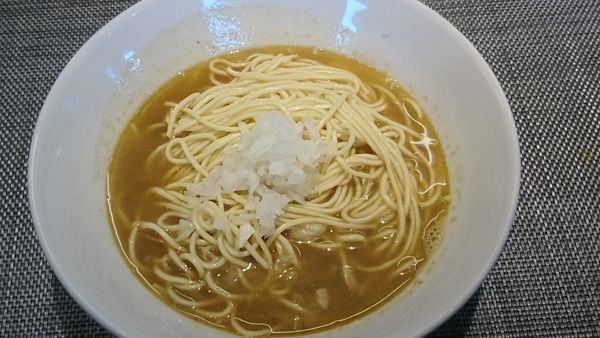 「かけそば（700円）＋和え玉（カルピスバター 400円）」@煮干乱舞の写真