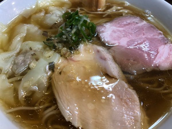 「鯵煮干の中華そば＋ワンタン」@中華そば 梟の写真