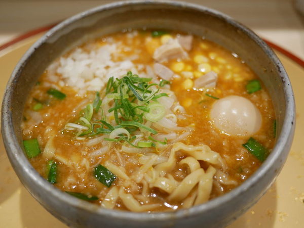 「濃厚背脂味噌＋サービス味玉」@麺屋 音 別邸の写真