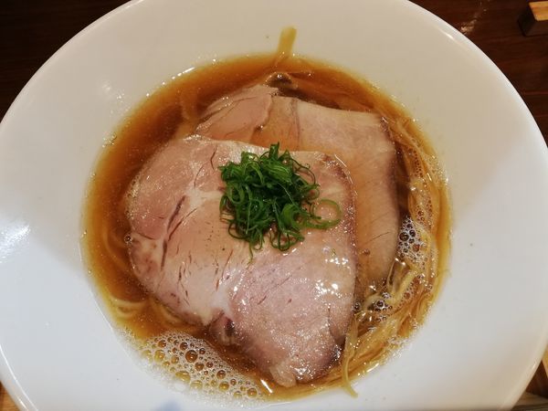 「煮干し醤油らぁ麺」@らぁ麺すずむしの写真