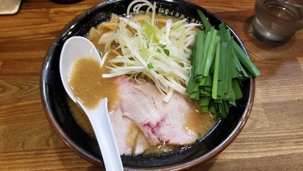 「豚骨味噌らあめん　並　ニラトッピング」@豚骨らあめん専門店 とんこつ家ZUNの写真