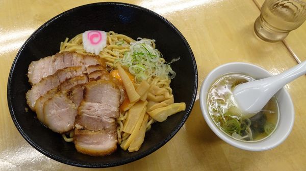 「一平ソバ大（770円）＋チャーシュー＋生卵＋スープ」@油ソバ専門店 一平ソバの写真