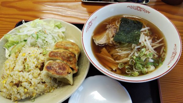 「信伸ｾｯﾄA ¥1110(ラーメン+炒飯+餃子)」@信伸の写真