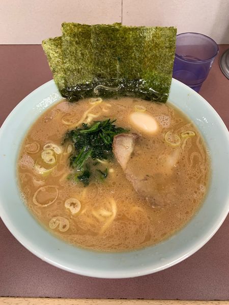 「ラーメン 中盛 味玉」@本牧家 本店の写真
