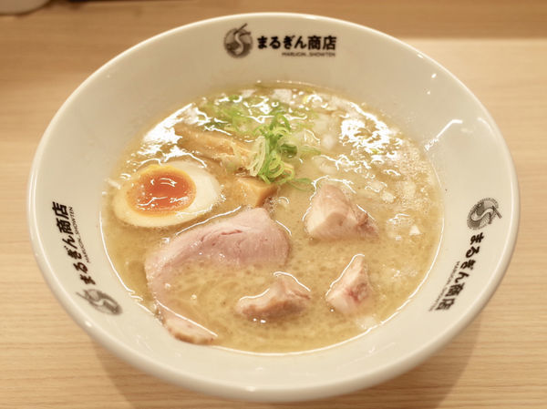 「塩とんこつ…750円‬」@まるぎん商店の写真