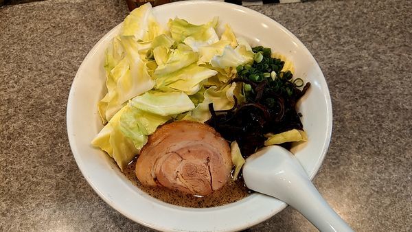 「黒とんこつ+キャベツ+替え玉」@麺屋 MANIの写真